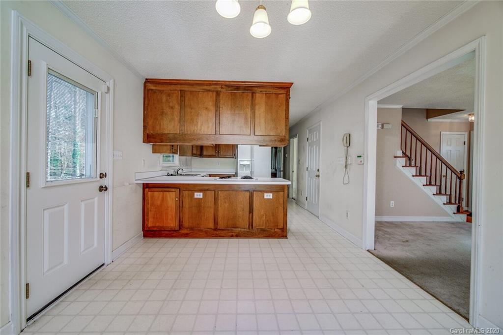 953 Foxborough Road Charlotte, NC 28213 - Photo 8 of 32