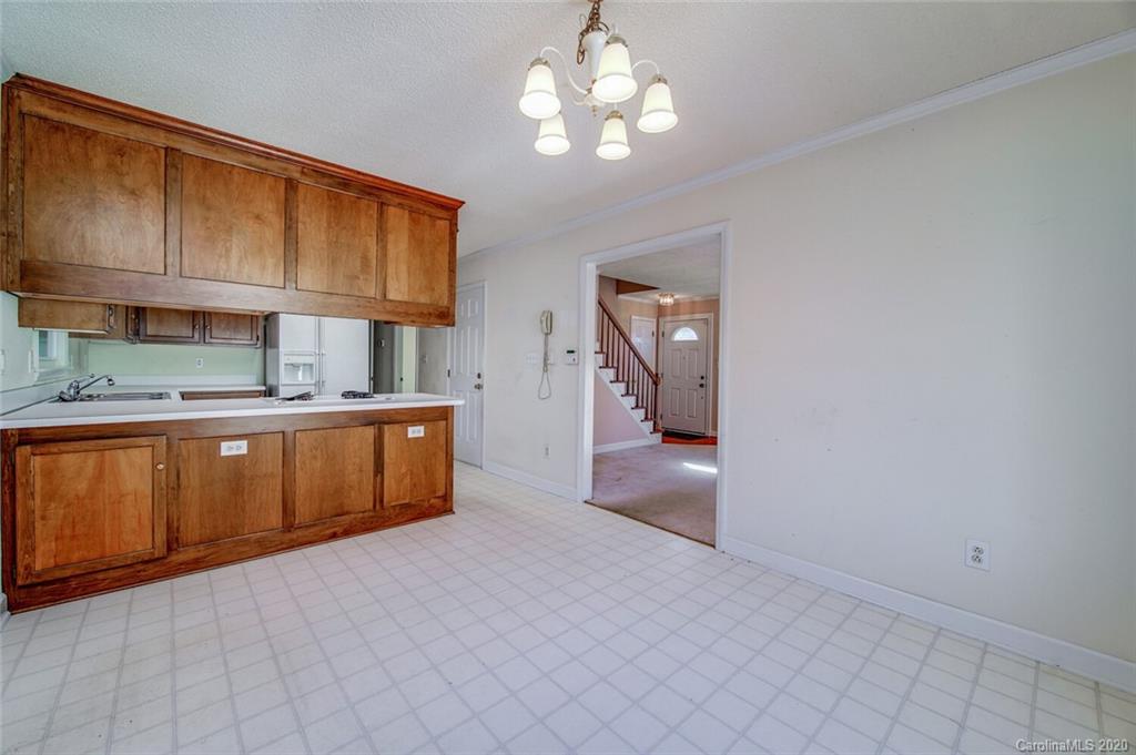 953 Foxborough Road Charlotte, NC 28213 - Photo 9 of 32