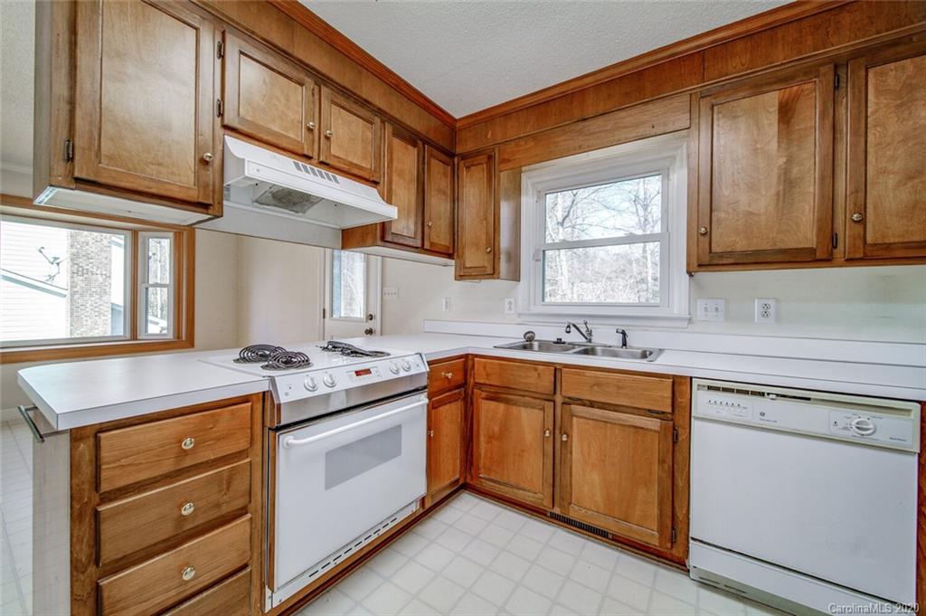 953 Foxborough Road Charlotte, NC 28213 - Photo 10 of 32