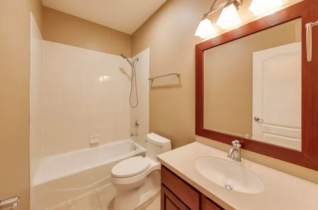 $4,800 | 11 Beaconsfield Court, Lincolnshire, IL 60069