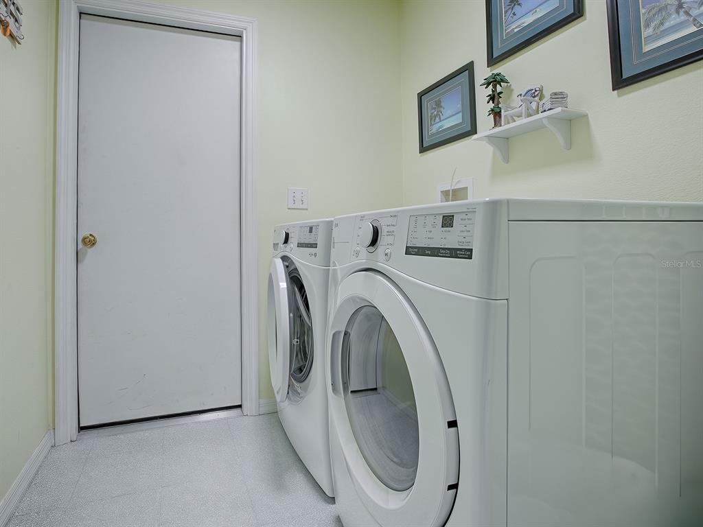 634 Timbercrest Drive Leesburg, FL 34748 - Photo 34 of 38 a utility room with dryer and washer