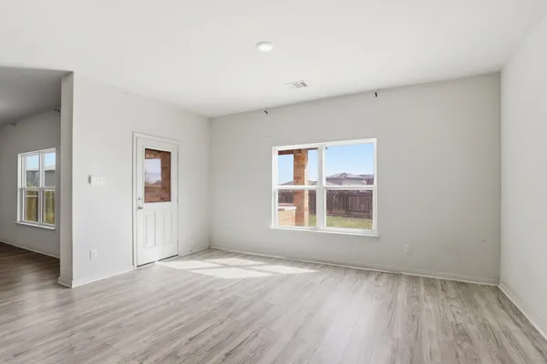 $280,000 | 300 Hyacinth Way, Jarrell, TX 76537