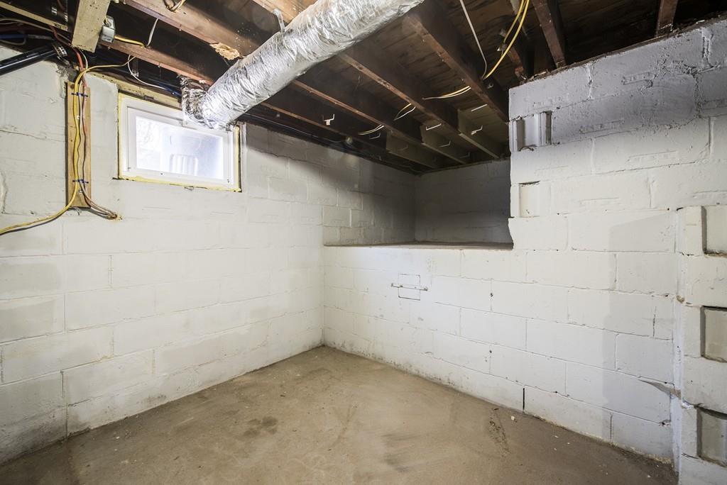 21 Old Point Street Springfield, MA 01109 - Photo 29 of 32 a view of utility room