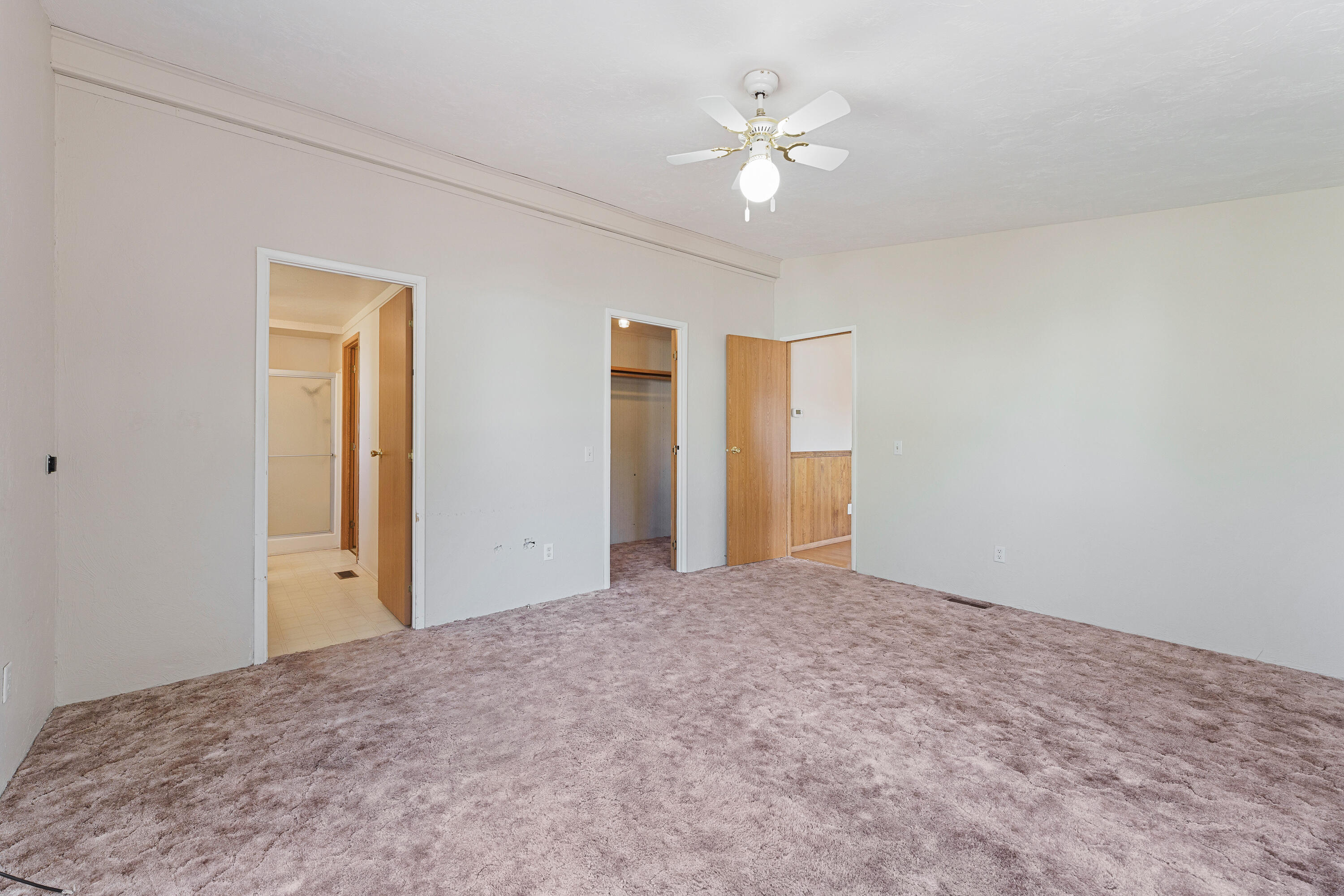 5674 Southeast Davis Loop Prineville, OR 97754 - Photo 19 of 48 a view of an empty room with chandelier fan