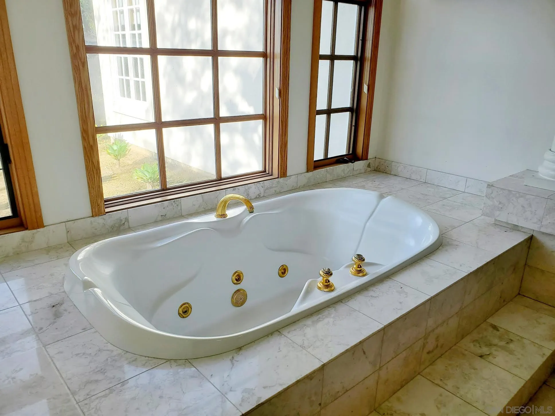 14316 Twisted Branch Road Poway, CA 92064 - Photo 16 of 36 a bathroom with a tub and window