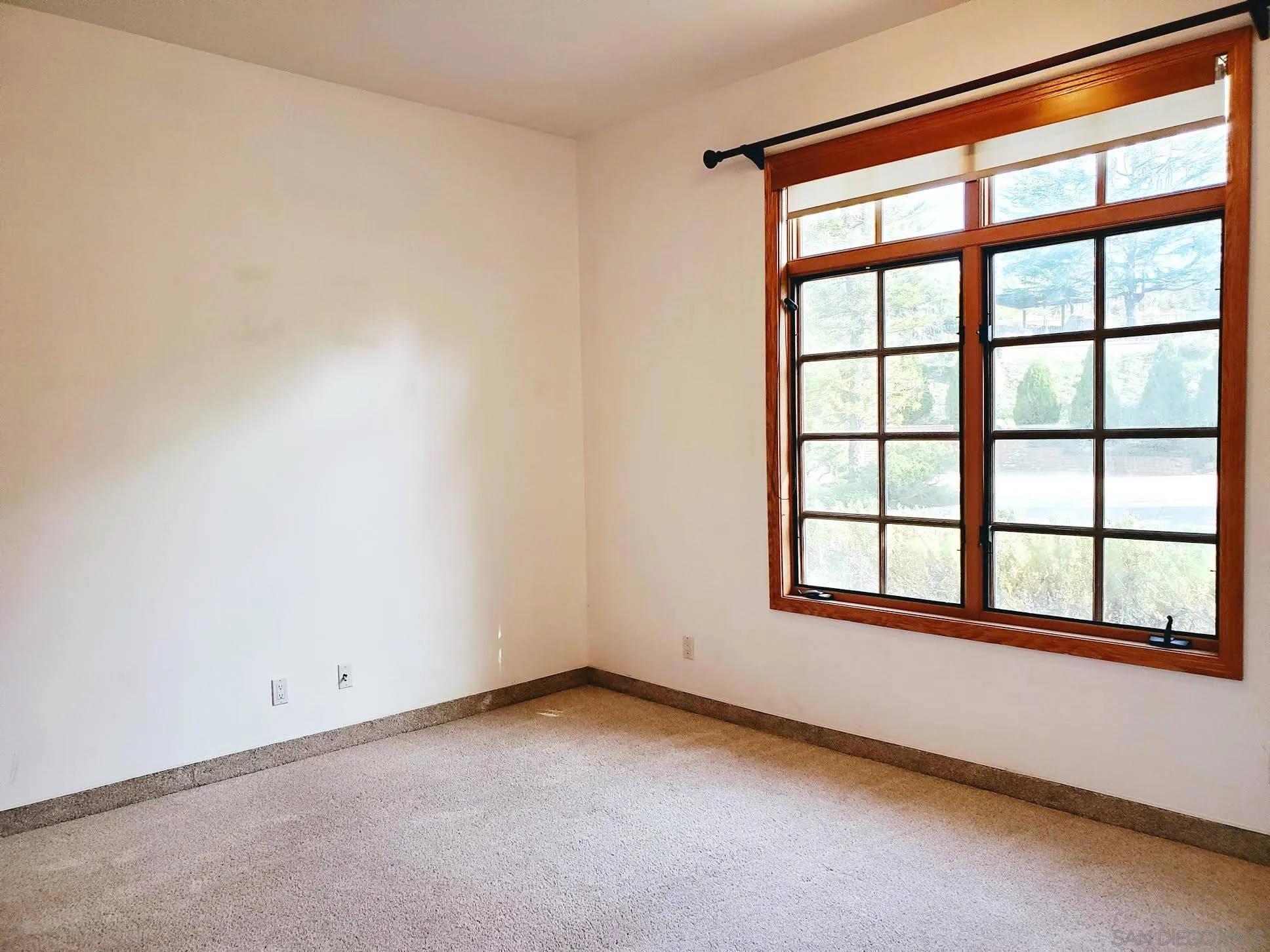 14316 Twisted Branch Road Poway, CA 92064 - Photo 19 of 36 an empty room with a window
