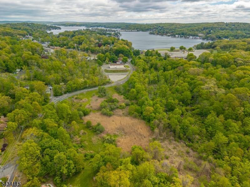 28 Brooklyn-Stanhope Road Hopatcong, NJ 07874 - Photo 5 of 11