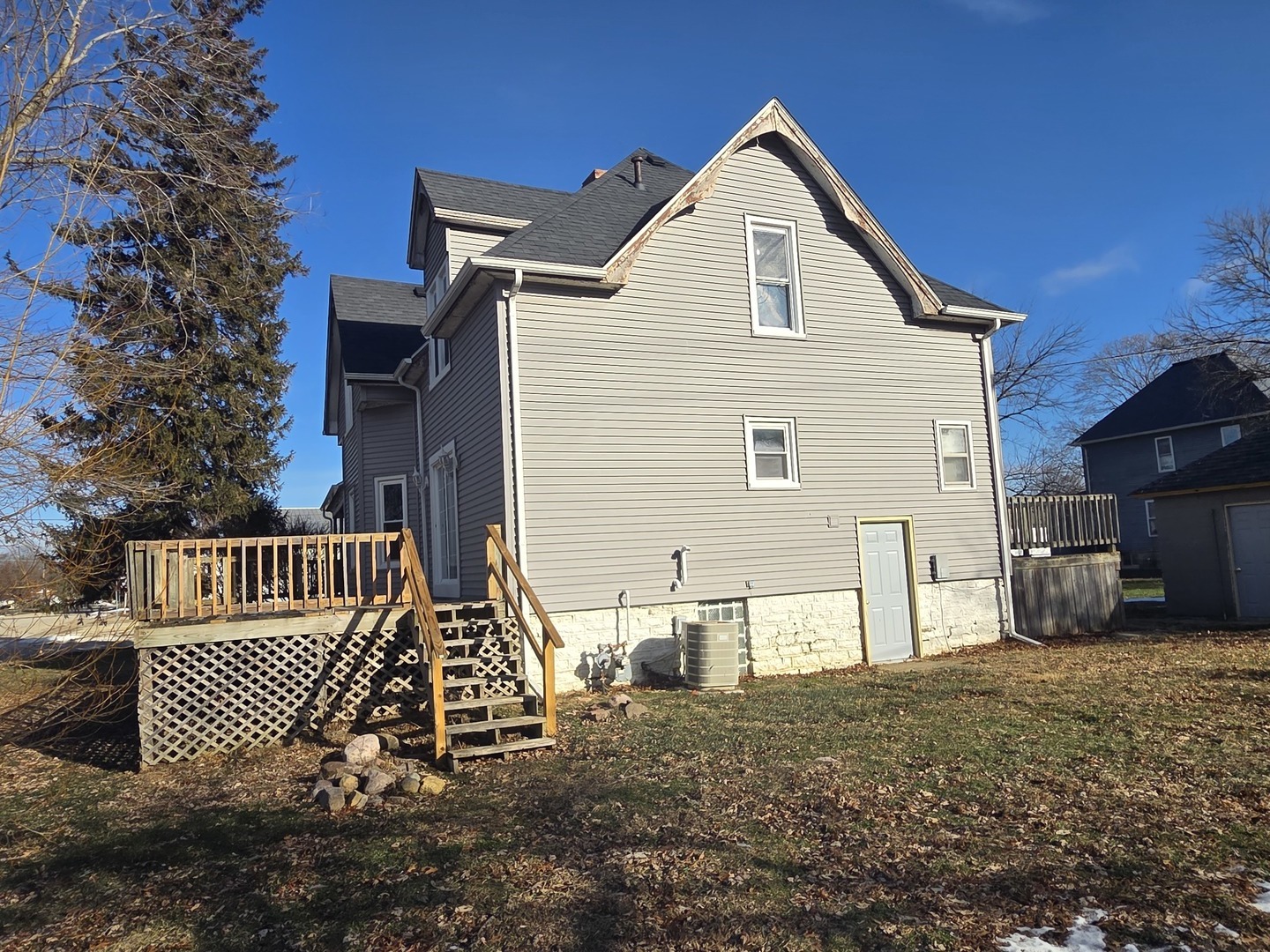 290 West Kankakee Avenue Herscher, IL 60941 - Photo 12 of 13 a front view of a house with a yard
