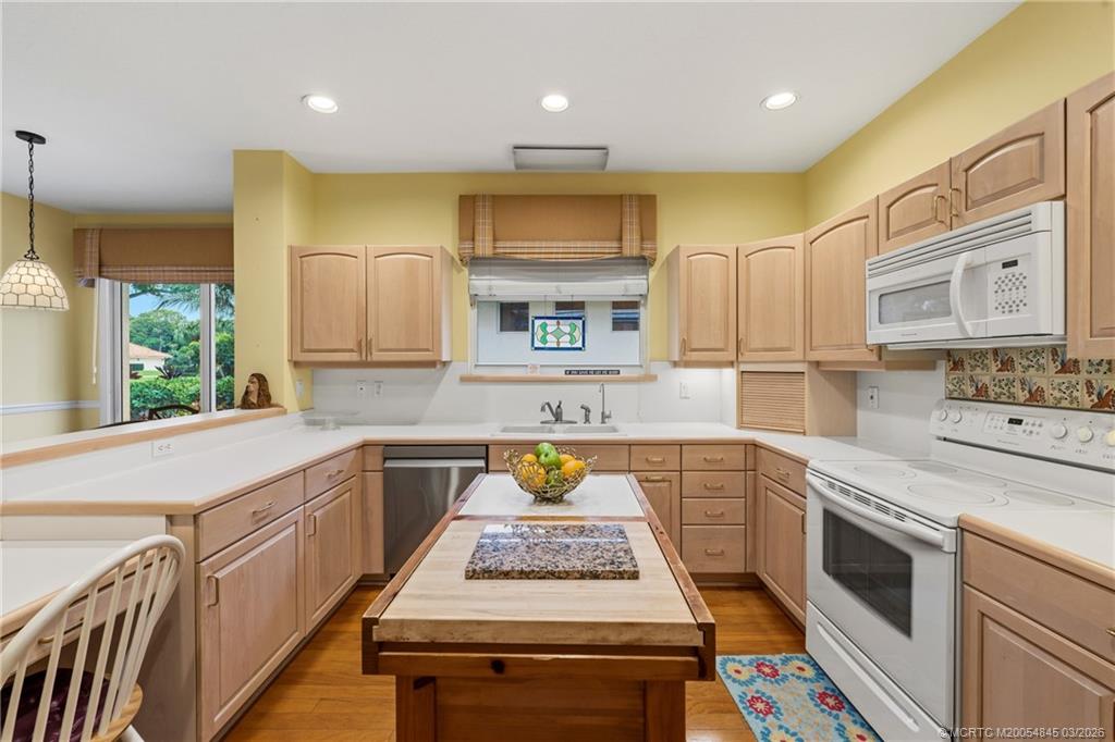 3510 Southeast Cambridge Drive Stuart, FL 34997 - Photo 8 of 38