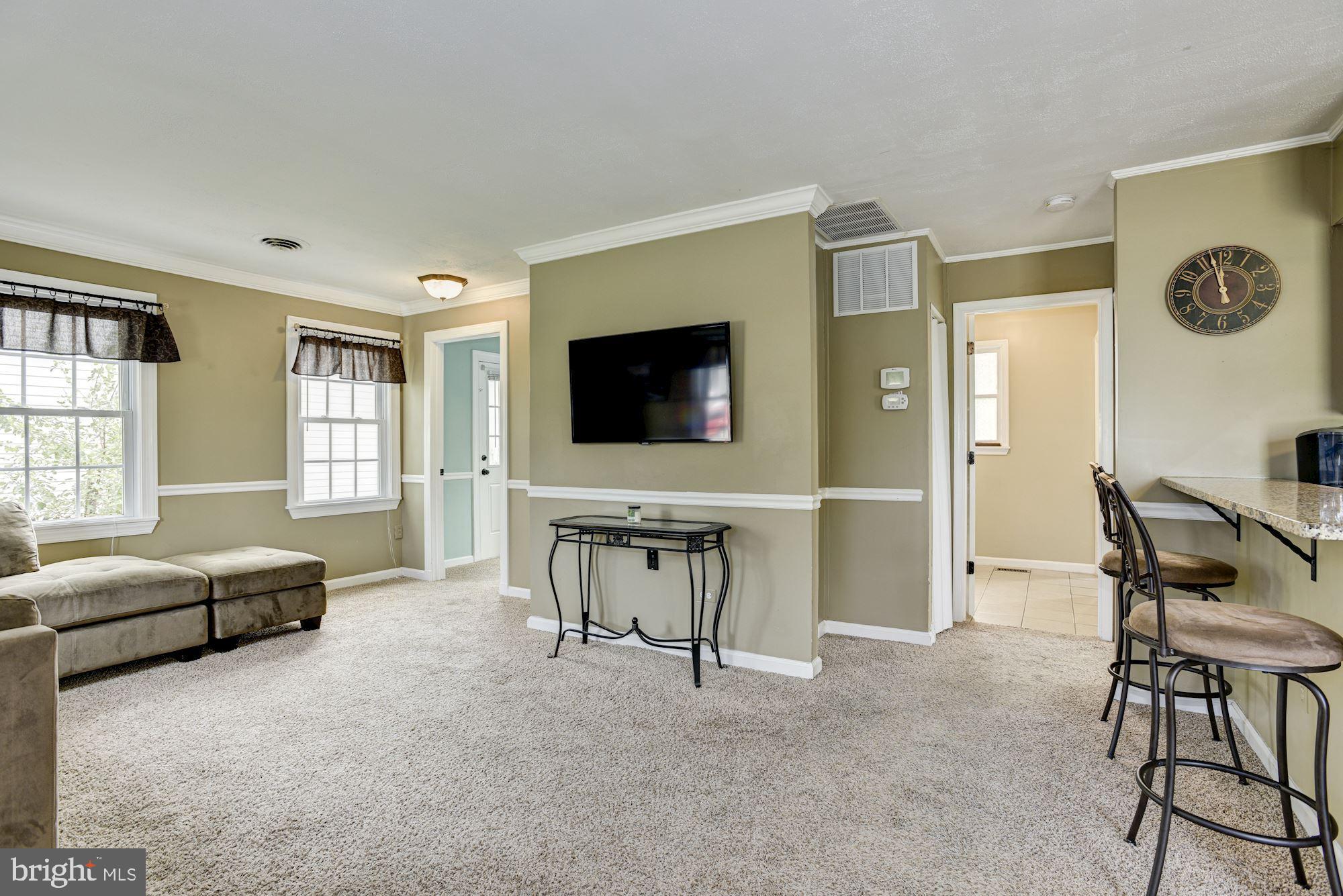 1821 Kitty Hawk Road Baltimore, MD 21221 - Photo 2 of 25 Living Room