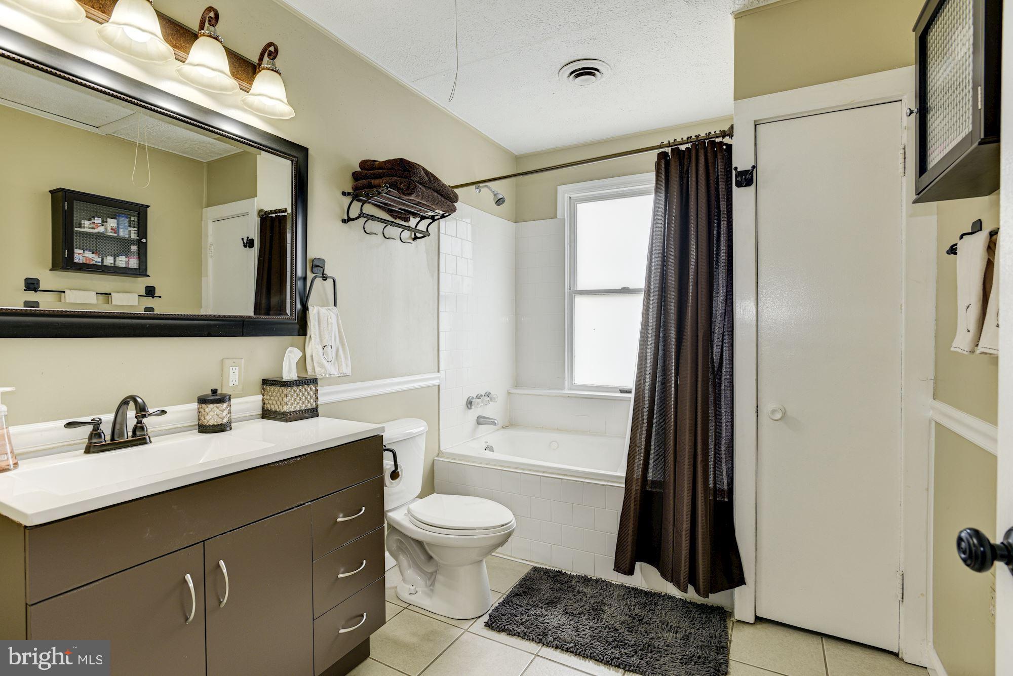 1821 Kitty Hawk Road Baltimore, MD 21221 - Photo 17 of 25 Bath