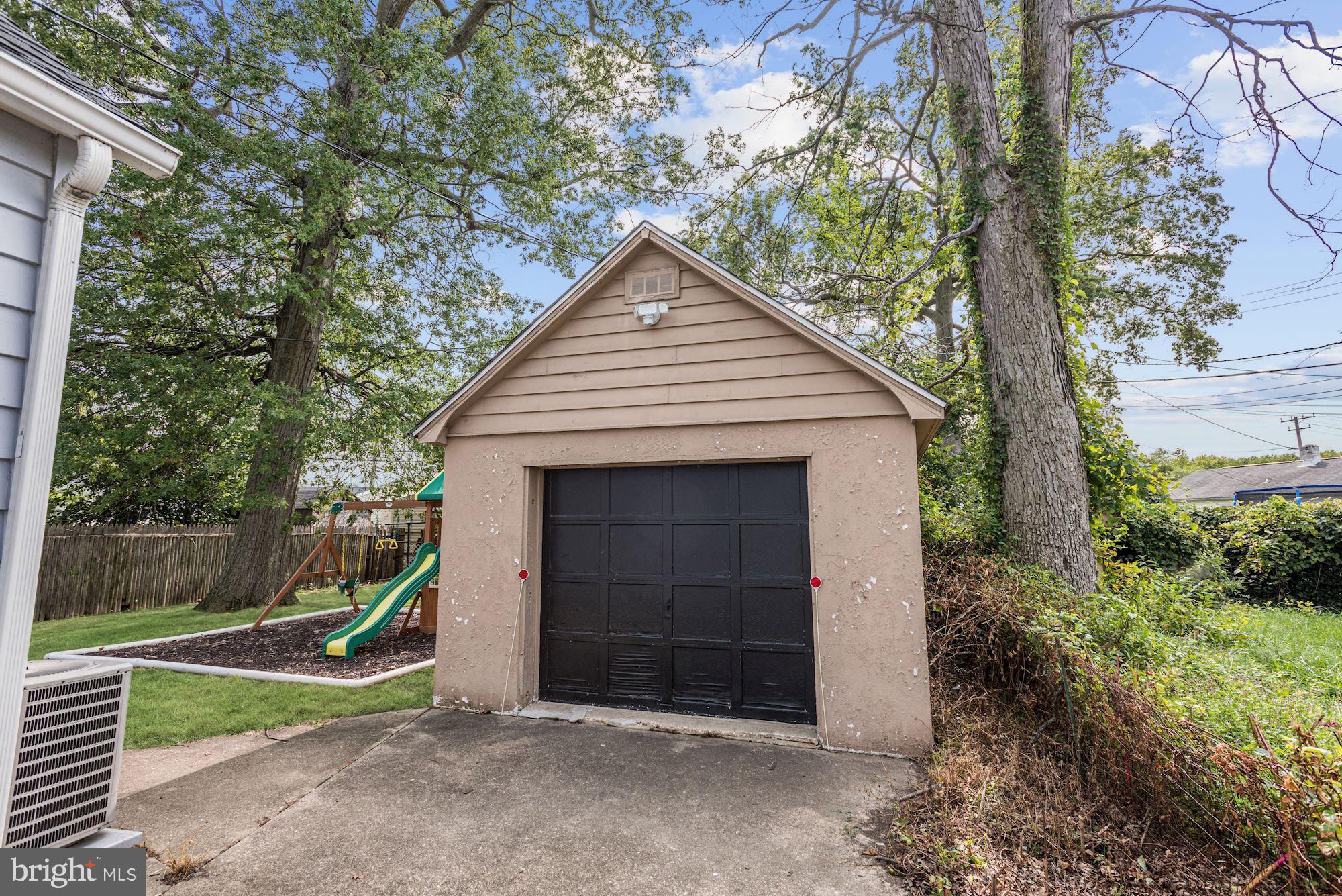 1821 Kitty Hawk Road Baltimore, MD 21221 - Photo 21 of 25 Garage