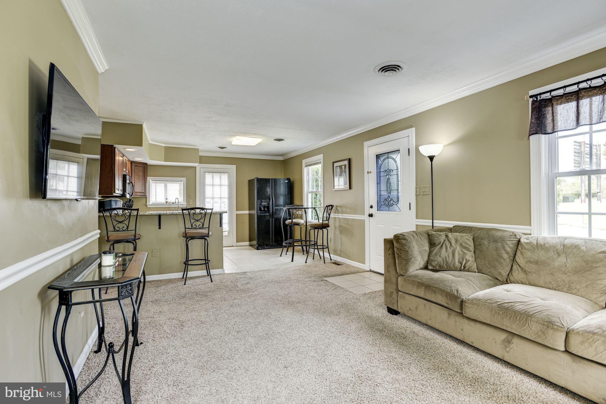 1821 Kitty Hawk Road Baltimore, MD 21221 - Photo 5 of 25 Living Room