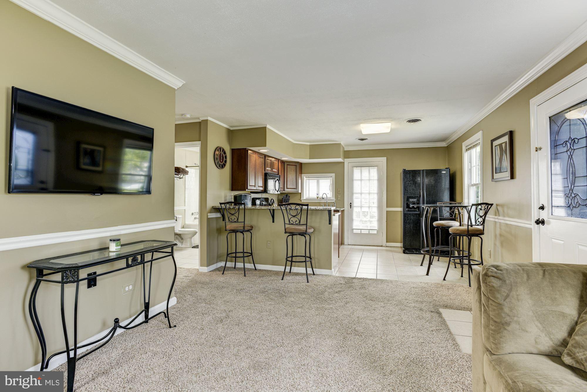 1821 Kitty Hawk Road Baltimore, MD 21221 - Photo 6 of 25 Living Room