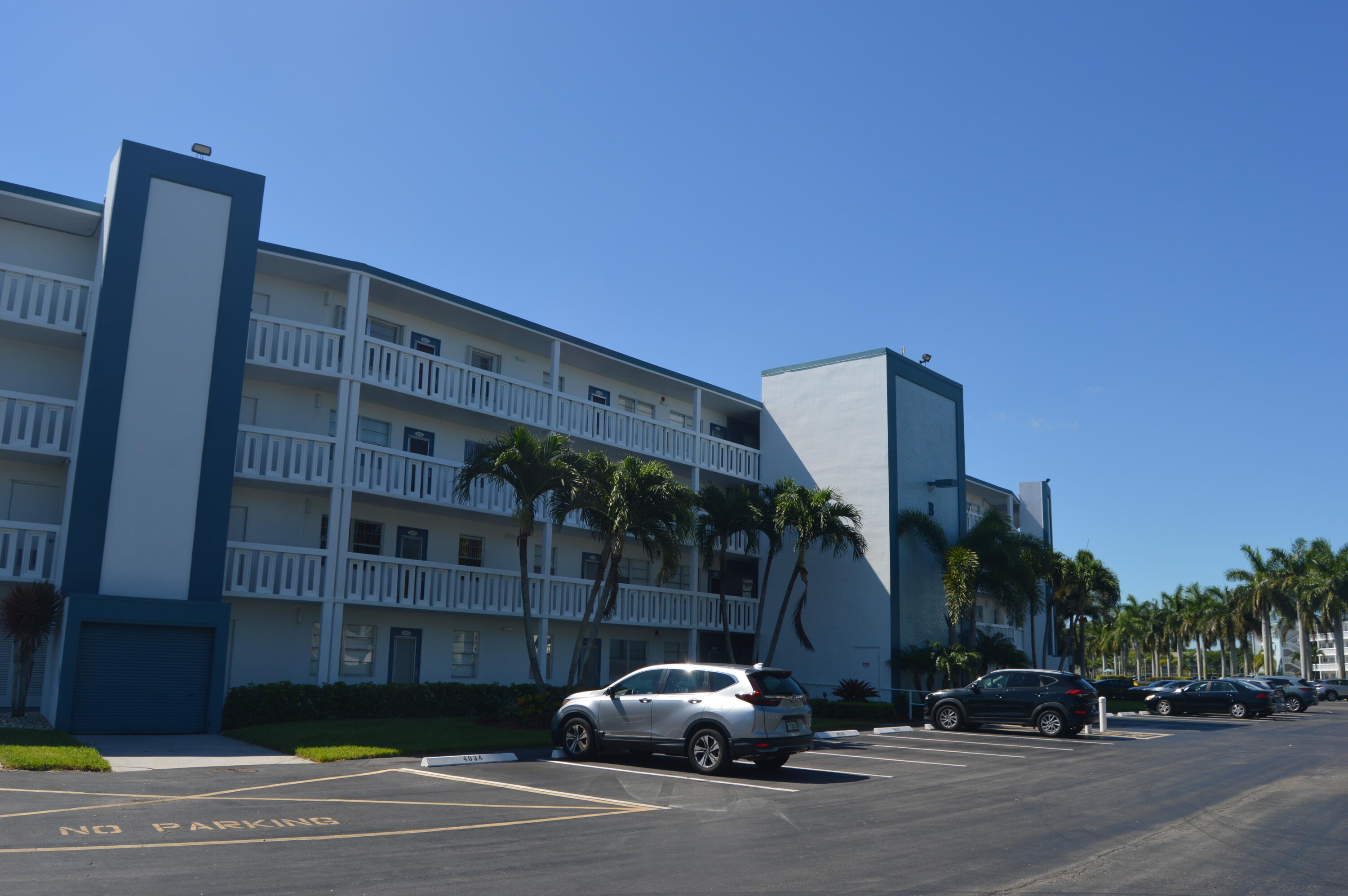 1027 Exeter, Unit 1027 Boca Raton, FL 33434 - Photo 2 of 37 DSC_0049