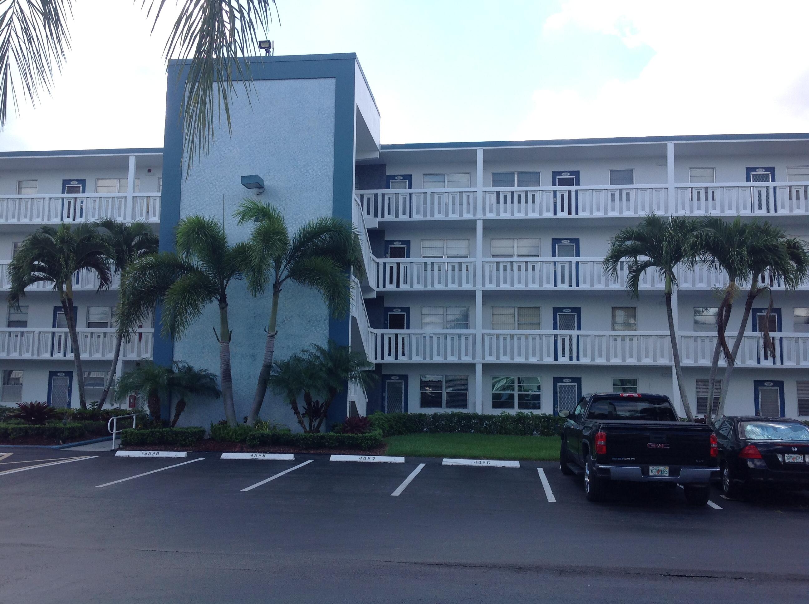 1027 Exeter, Unit 1027 Boca Raton, FL 33434 - Photo 3 of 37 IMG-2282