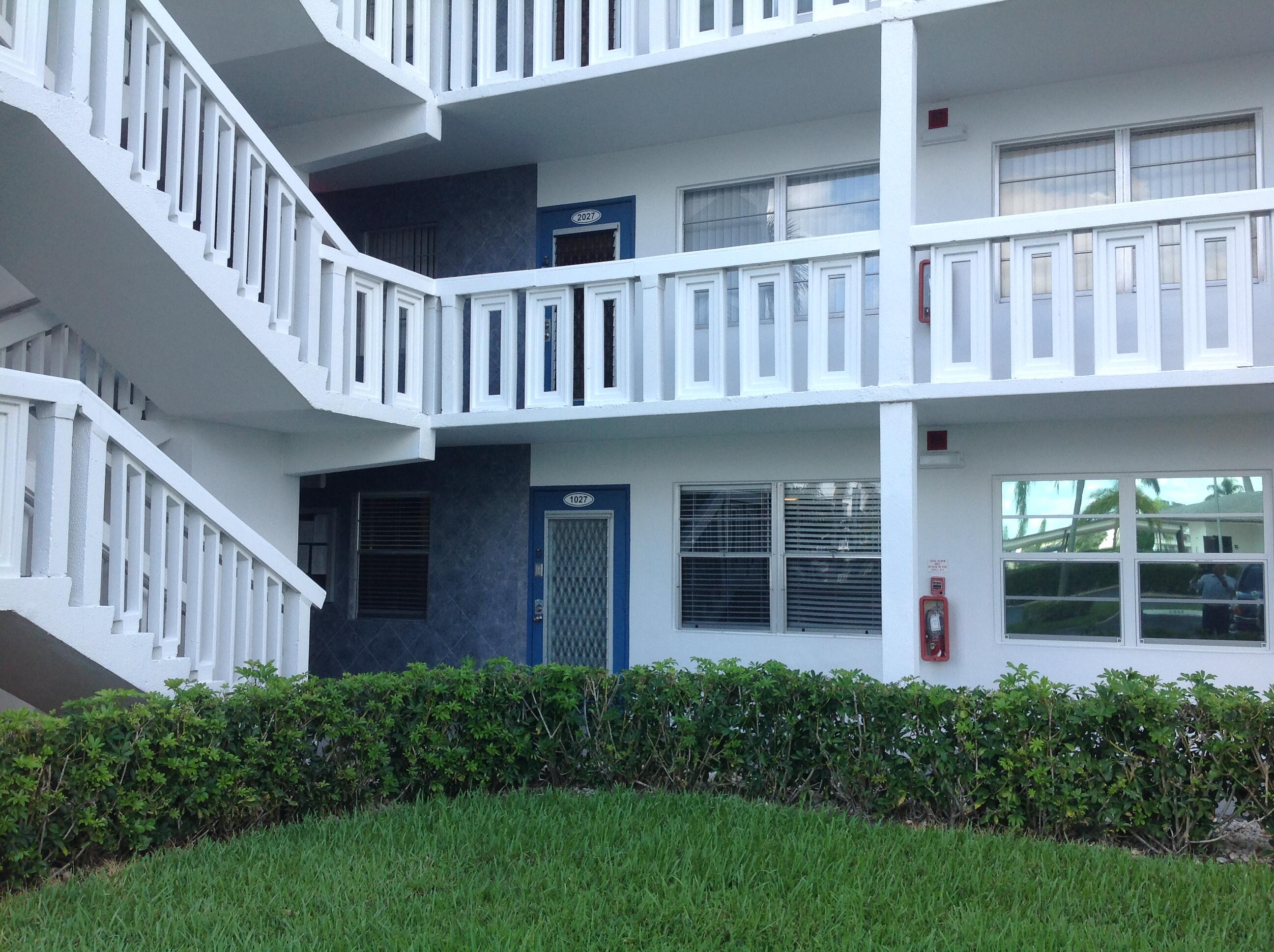 1027 Exeter, Unit 1027 Boca Raton, FL 33434 - Photo 4 of 37 IMG-2283