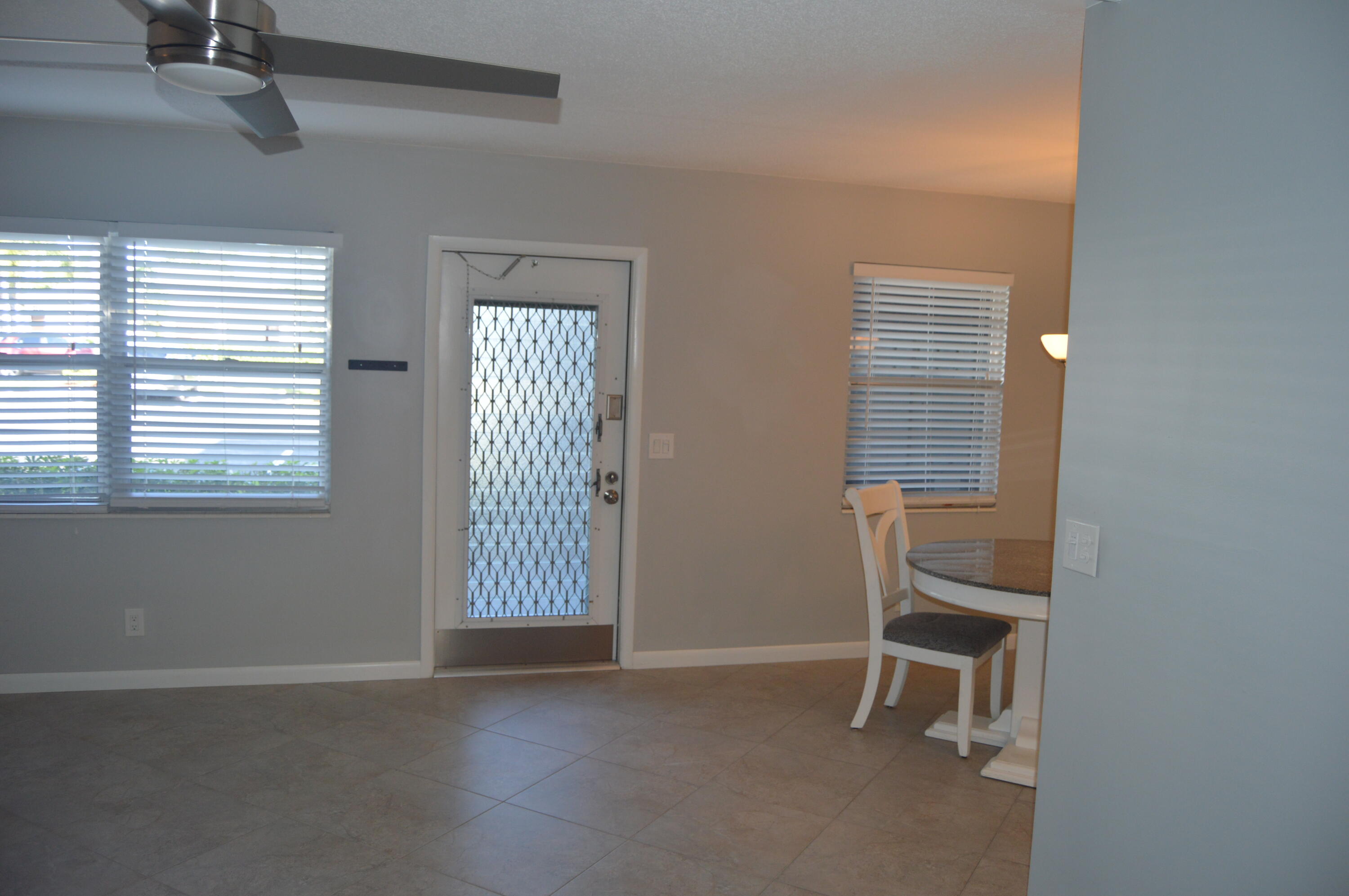 1027 Exeter, Unit 1027 Boca Raton, FL 33434 - Photo 7 of 37 DSC_0021