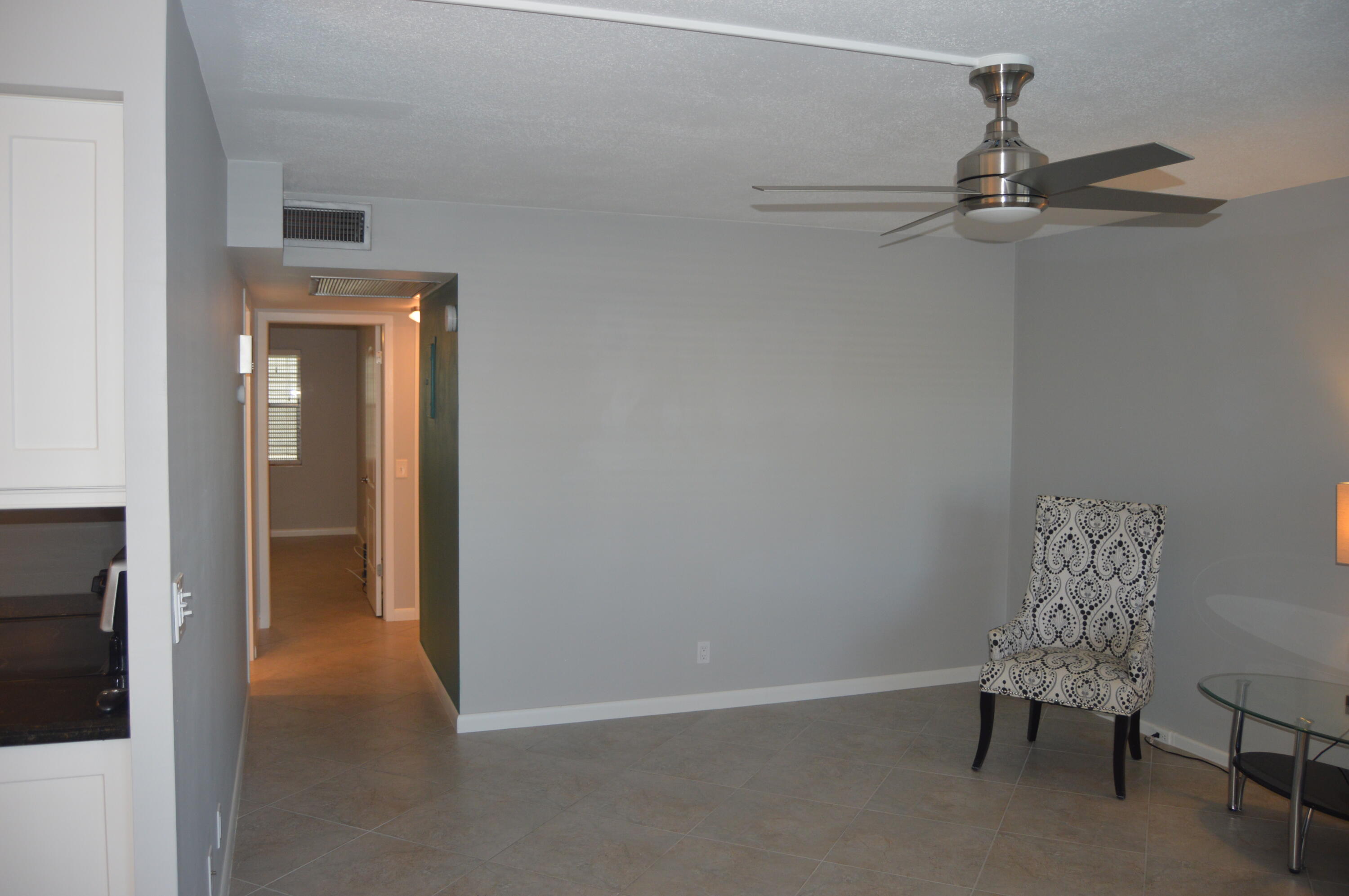 1027 Exeter, Unit 1027 Boca Raton, FL 33434 - Photo 9 of 37 DSC_0017