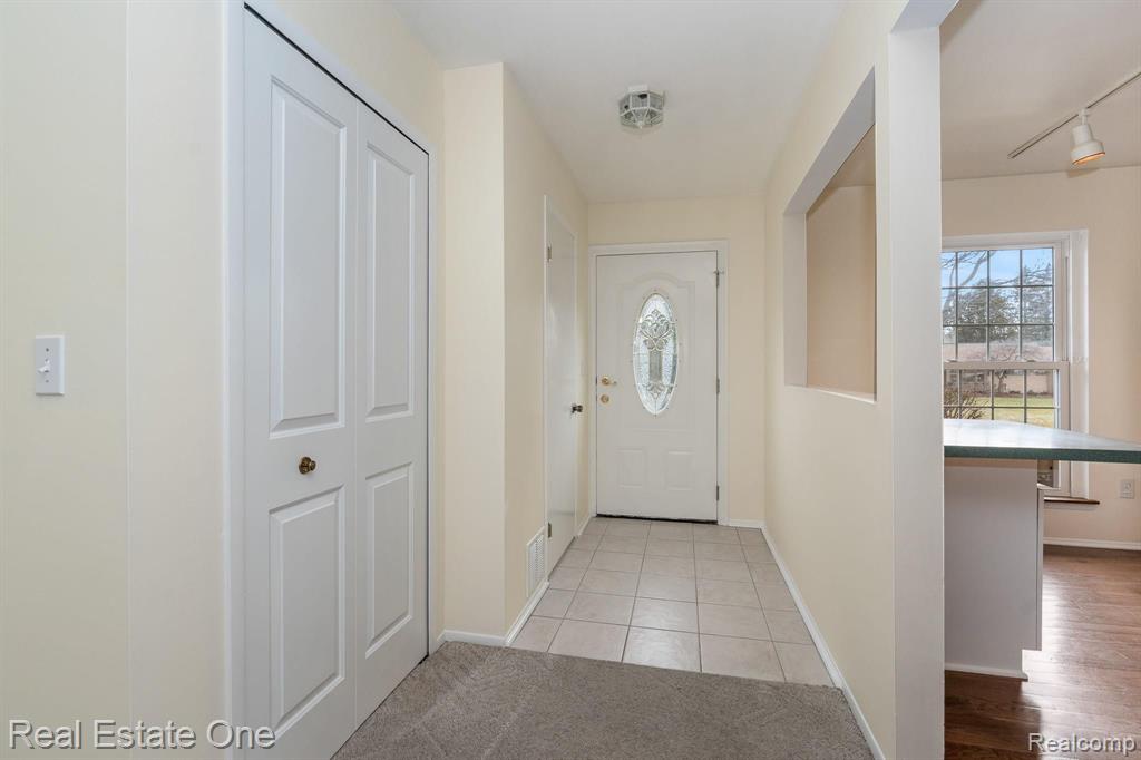 2268 Hillendale Drive Rochester Hills, MI 48309 - Photo 6 of 19