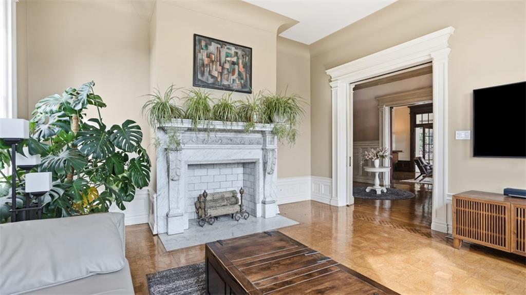 5435 Dunmoyle Street Pittsburgh, PA 15232 - Photo 8 of 50 SITTING ROOM