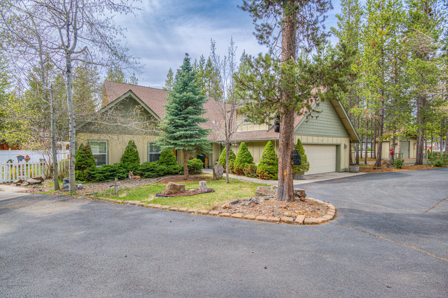 55819 Osprey Road Bend, OR 97707 - Photo 1 of 33 55819 Osprey Rd., Sunriver, OR - 9