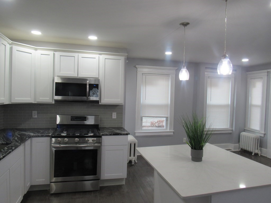 615 Sumner Avenue Springfield, MA 01108 - Photo 2 of 25 Gallery Image 2