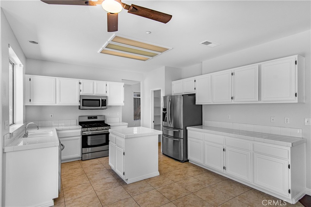 1334 Kirkmichael Circle Riverside, CA 92507 - Photo 5 of 22 Gallery Image 5