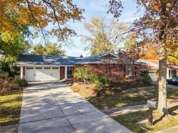 $465,000 | 1009 Summer Tree Drive, Ballwin, MO 63011