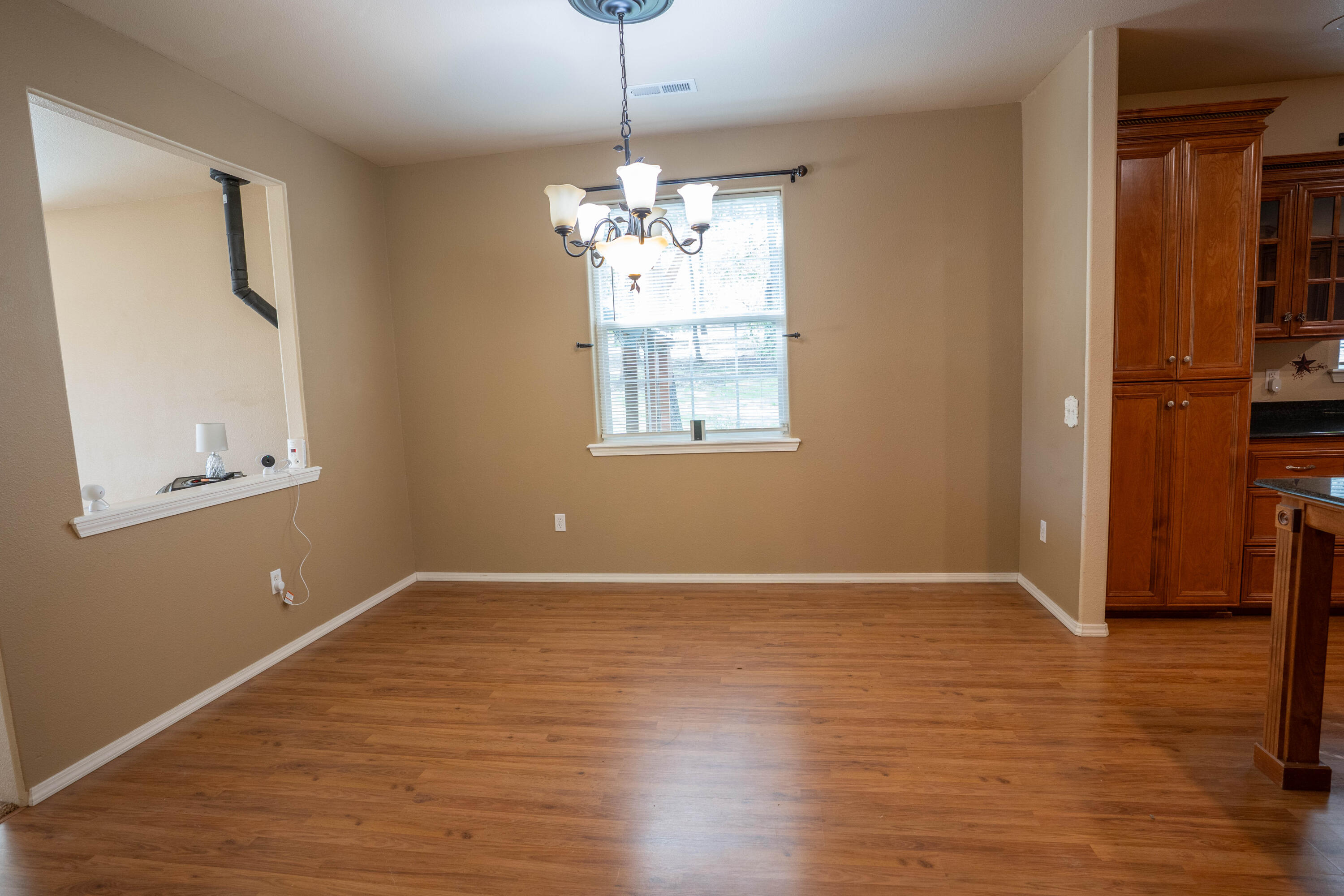 2080 Swingle Road Trail, OR 97541 - Photo 24 of 52 Inviting dining area ideal for everyday meals.