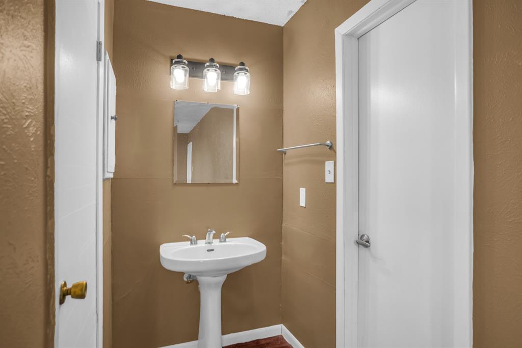 1025 Terrace Trail Carrollton, TX 75006 - Photo 3 of 16