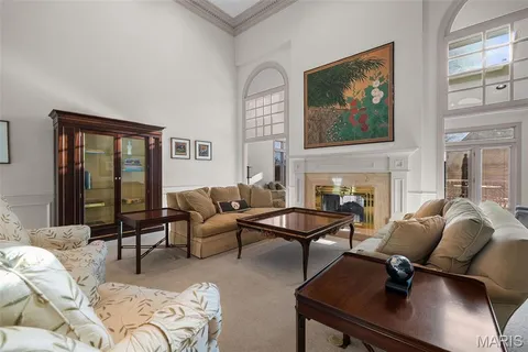 $874,900 | 260 Carlyle Lake Drive, Creve Coeur, MO 63141