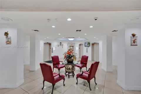 $199,000 | 1300 Northeast Miami Gardens Drive, Unit 320E, Miami, FL 33179