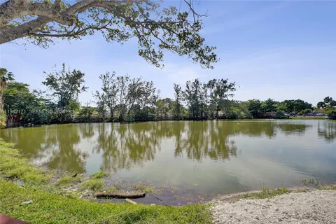 $199,000 | 1300 Northeast Miami Gardens Drive, Unit 320E, Miami, FL 33179