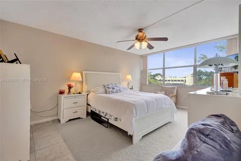 $199,000 | 1300 Northeast Miami Gardens Drive, Unit 320E, Miami, FL 33179