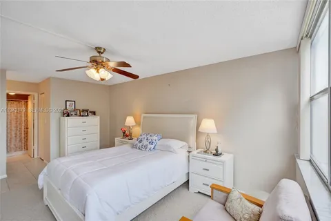 $199,000 | 1300 Northeast Miami Gardens Drive, Unit 320E, Miami, FL 33179