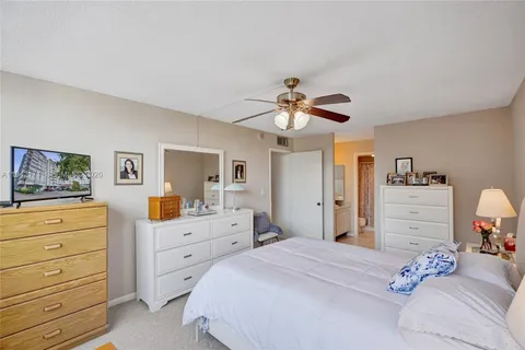 $199,000 | 1300 Northeast Miami Gardens Drive, Unit 320E, Miami, FL 33179