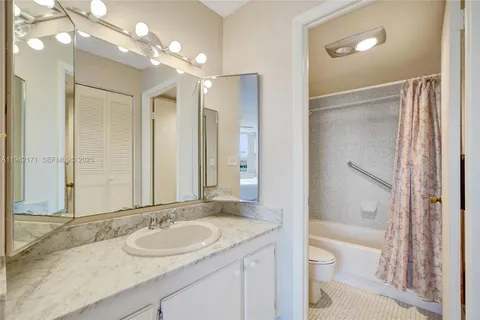 $199,000 | 1300 Northeast Miami Gardens Drive, Unit 320E, Miami, FL 33179