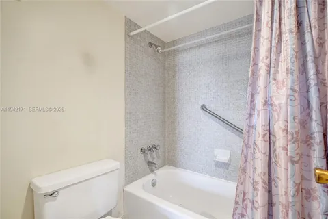 $199,000 | 1300 Northeast Miami Gardens Drive, Unit 320E, Miami, FL 33179