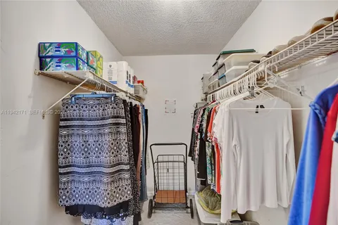 $199,000 | 1300 Northeast Miami Gardens Drive, Unit 320E, Miami, FL 33179