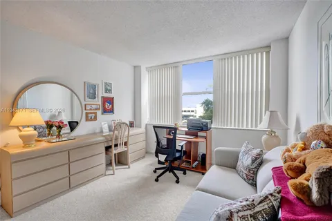 $199,000 | 1300 Northeast Miami Gardens Drive, Unit 320E, Miami, FL 33179