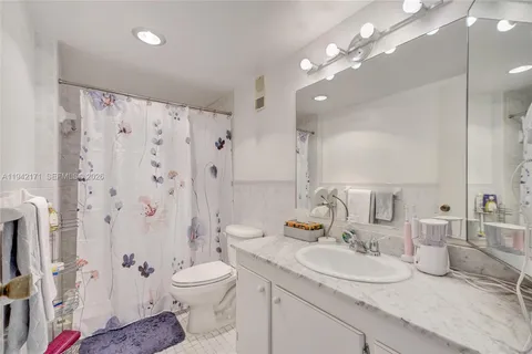 $199,000 | 1300 Northeast Miami Gardens Drive, Unit 320E, Miami, FL 33179