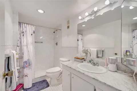 $199,000 | 1300 Northeast Miami Gardens Drive, Unit 320E, Miami, FL 33179