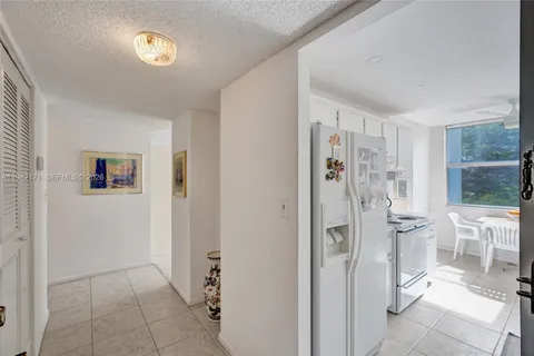 $199,000 | 1300 Northeast Miami Gardens Drive, Unit 320E, Miami, FL 33179