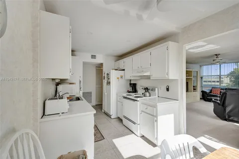 $199,000 | 1300 Northeast Miami Gardens Drive, Unit 320E, Miami, FL 33179