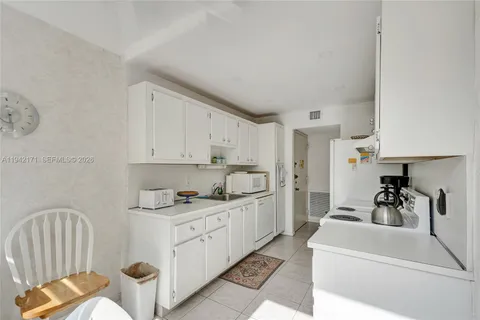 $199,000 | 1300 Northeast Miami Gardens Drive, Unit 320E, Miami, FL 33179