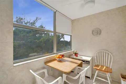 $199,000 | 1300 Northeast Miami Gardens Drive, Unit 320E, Miami, FL 33179