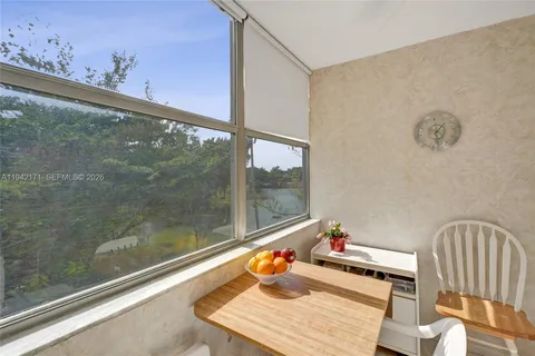 $199,000 | 1300 Northeast Miami Gardens Drive, Unit 320E, Miami, FL 33179