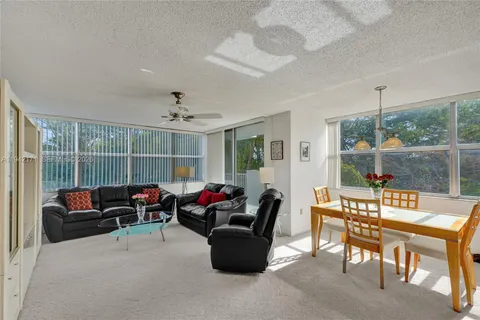 $199,000 | 1300 Northeast Miami Gardens Drive, Unit 320E, Miami, FL 33179