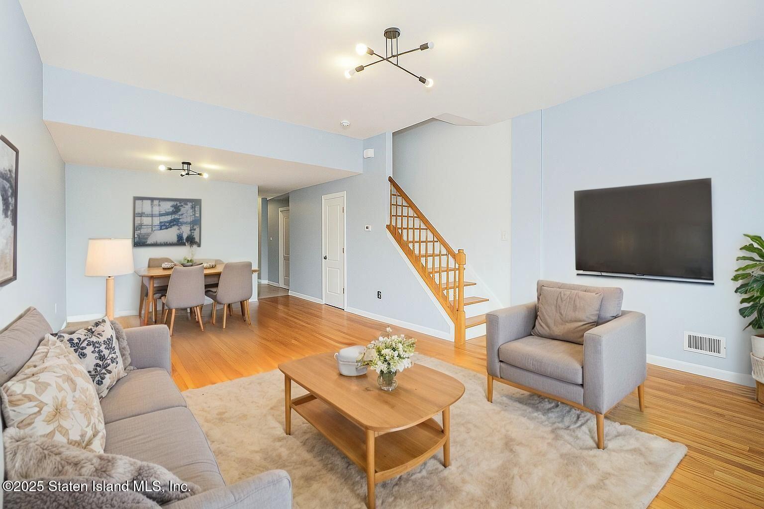 631 Goethals Road North Staten Island, NY 10314 - Photo 8 of 19 (8) LIVING ROOM